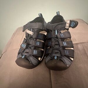 Keen Newport H2 Closed Toe
Waterproof Hiking Sandals Shoes
1022903 Size